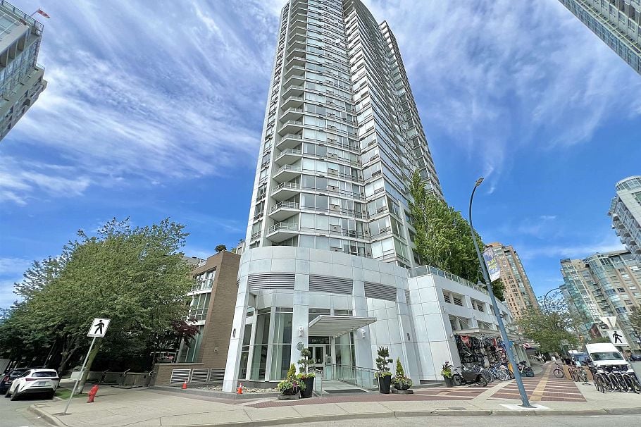1002 1201 Marinaside Crescent Vancouver, BC - 1