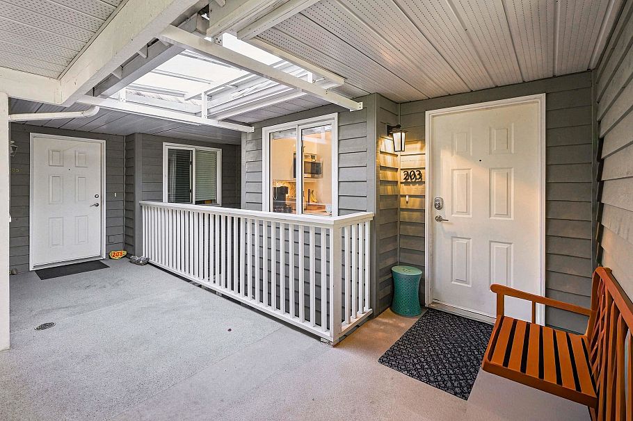 203 1513 Bowser Avenue North Vancouver, BC - 19