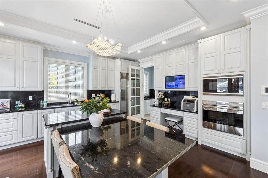 3587 W 38th Avenue Vancouver, BC - 22