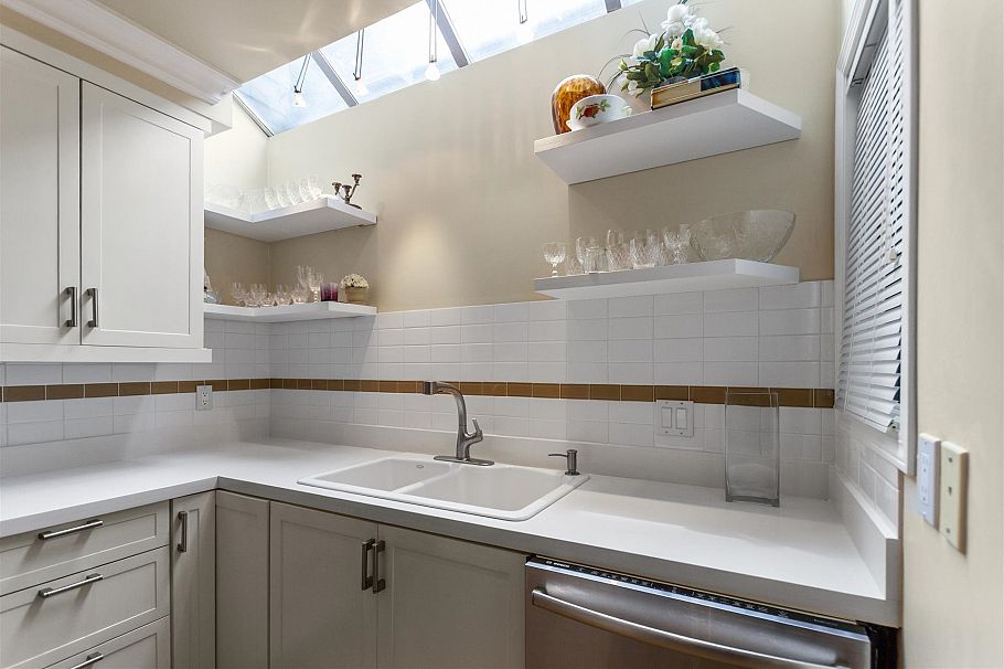 3488 W 3rd Avenue Vancouver, BC - 10