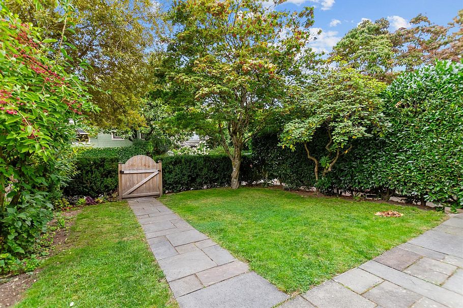 3488 W 3rd Avenue Vancouver, BC - 25