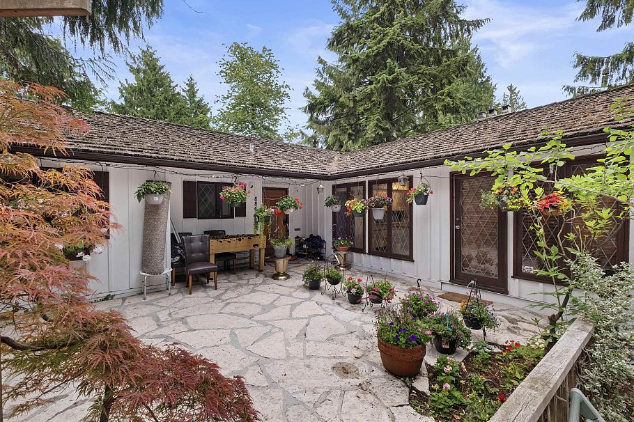 886 E 29th Street North Vancouver, BC - 26