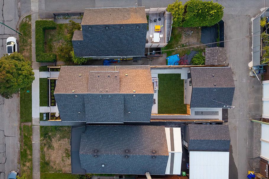 1 2435 Napier Street Vancouver, BC - 16