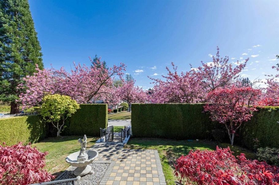 3587 W 38th Avenue Vancouver, BC - 4
