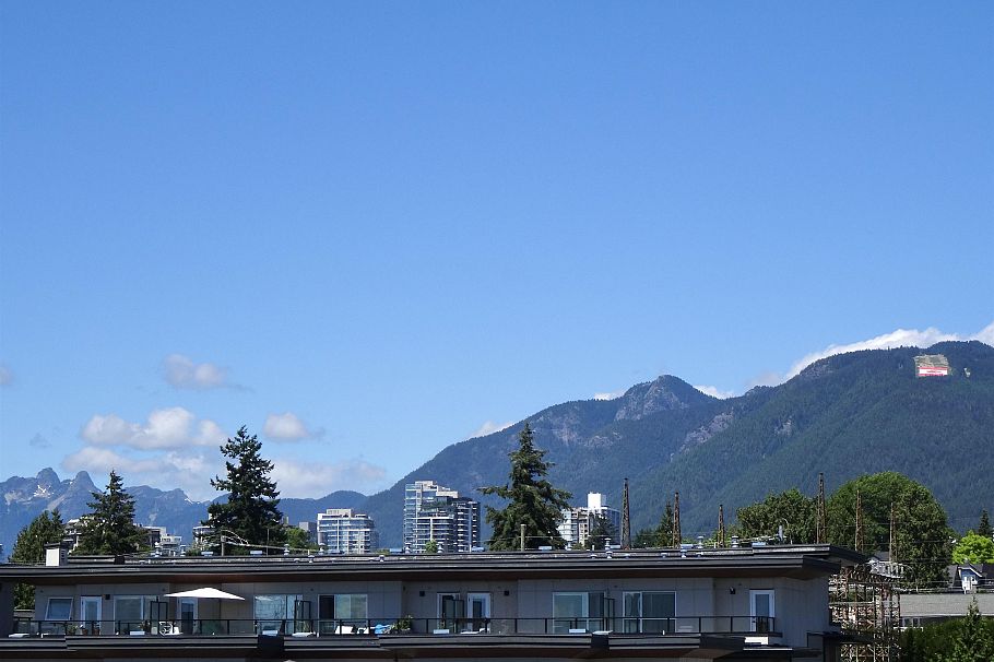 444 545 E 2nd Street North Vancouver, BC - 34