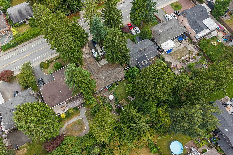 886 E 29th Street North Vancouver, BC - 3