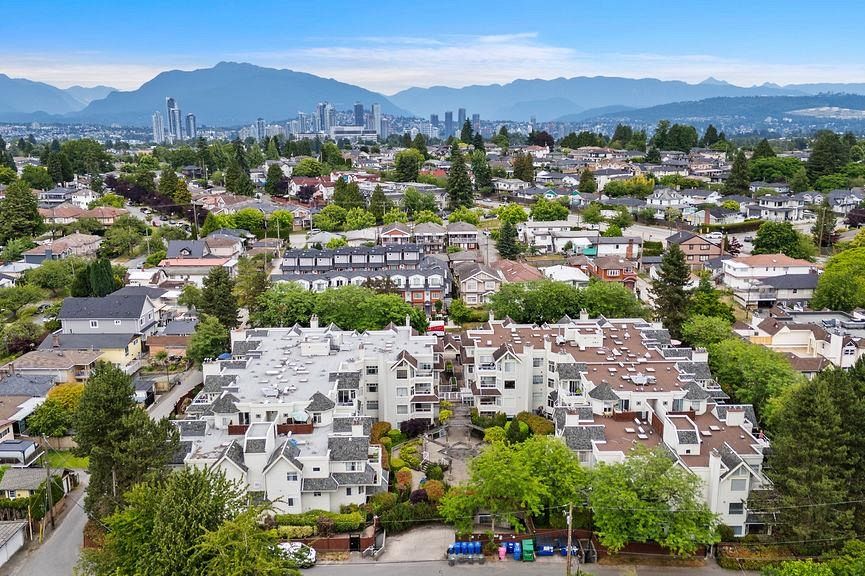 211 3628 Rae Avenue Vancouver, BC - 34