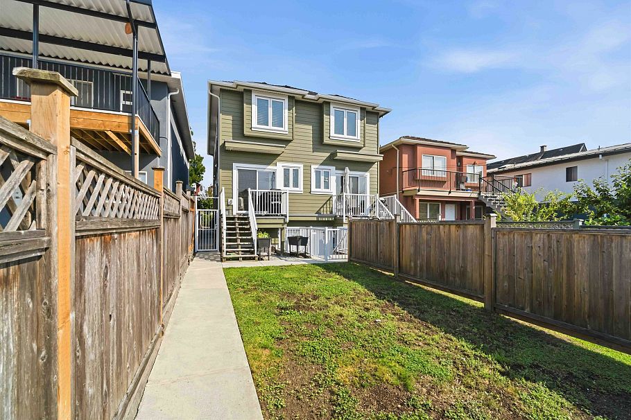 3162 Venables Street Vancouver, BC - 21