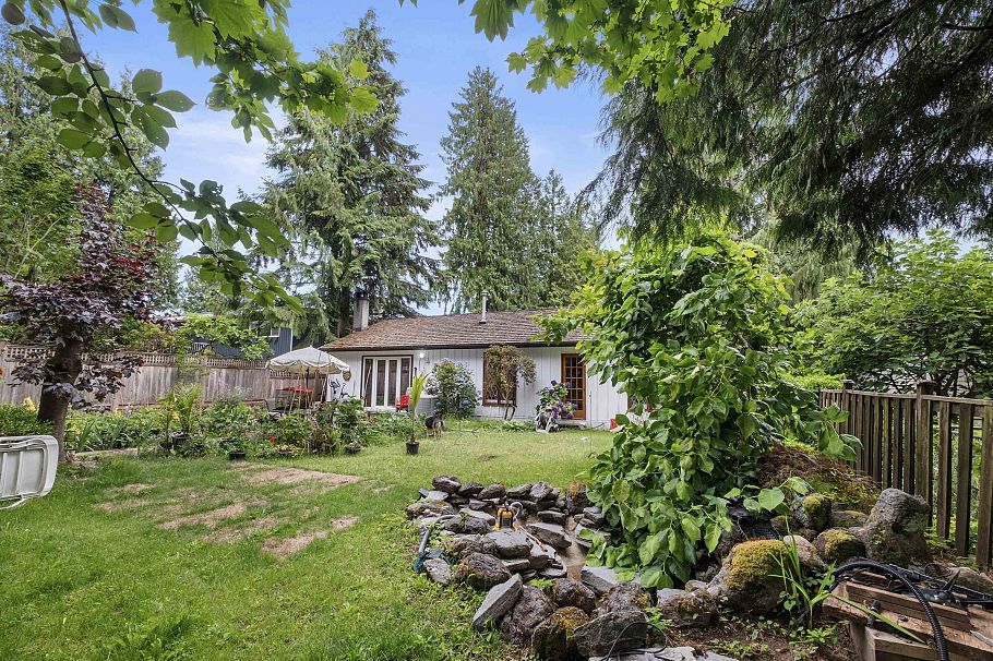 886 E 29th Street North Vancouver, BC - 21
