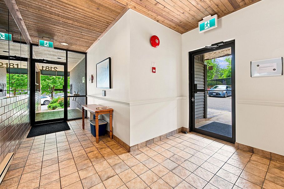 104 2181 Panorama Drive North Vancouver, BC - 12
