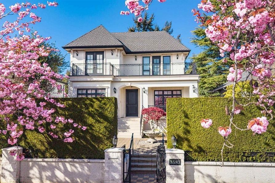 3587 W 38th Avenue Vancouver, BC - 1