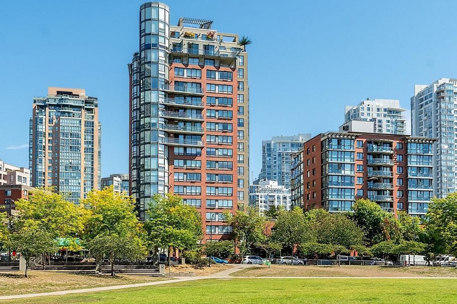 15C 199 Drake Street Vancouver, BC - 1