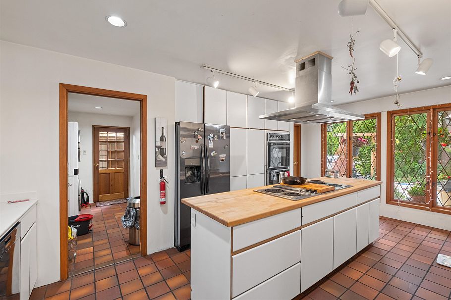 886 E 29th Street North Vancouver, BC - 10