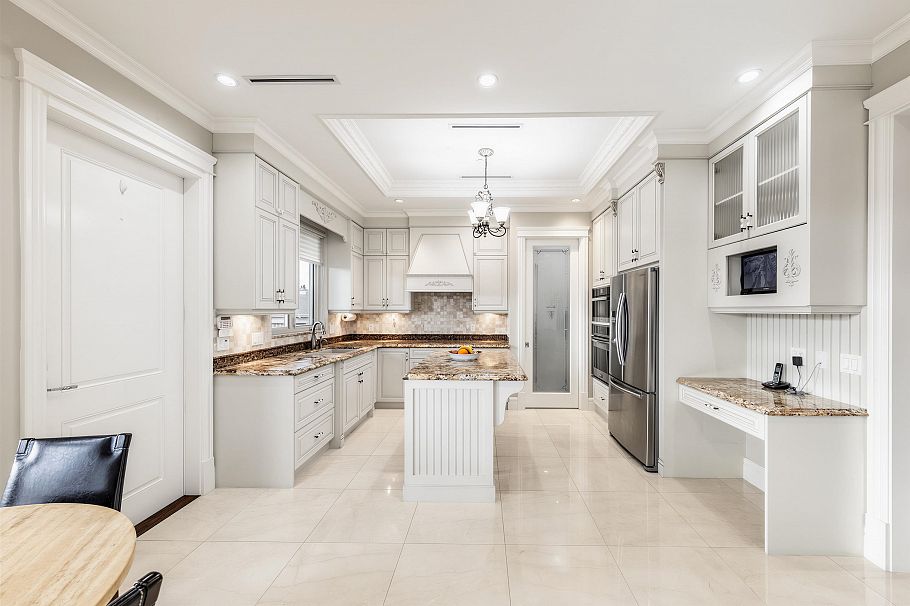 172 W 46th Avenue Vancouver, BC - 38