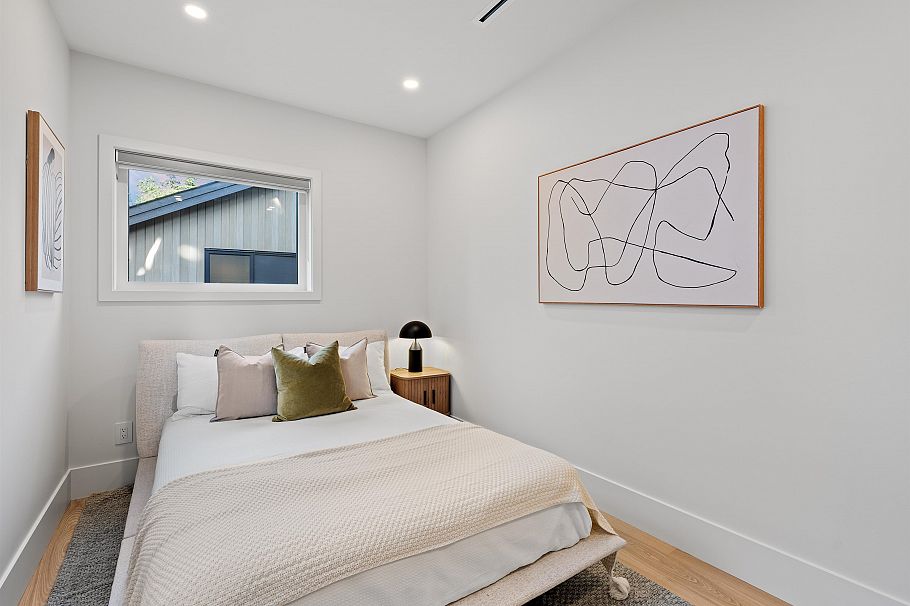 1 5034 Granville Street Vancouver, BC - 25