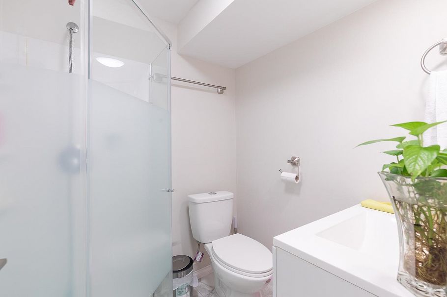 380 E 58th Avenue Vancouver, BC - 26