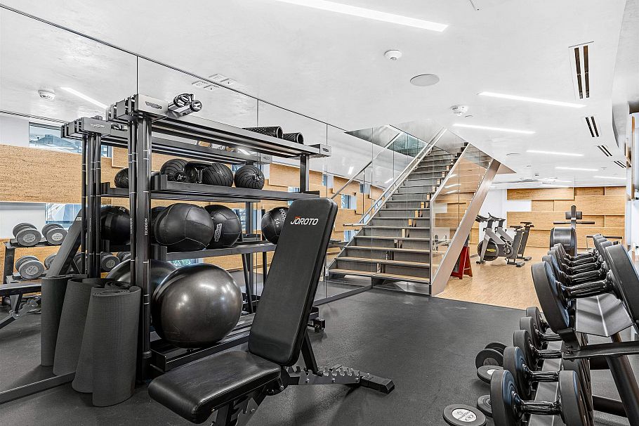 303 1568 Alberni Street Vancouver, BC - 6