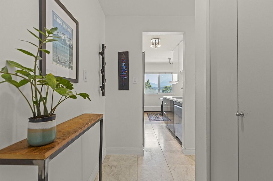 307 2335 York Avenue Vancouver, BC - 3