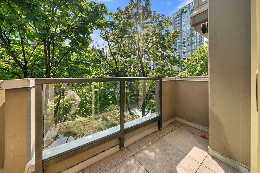 TH9 969 Richards Street Vancouver, BC - 9