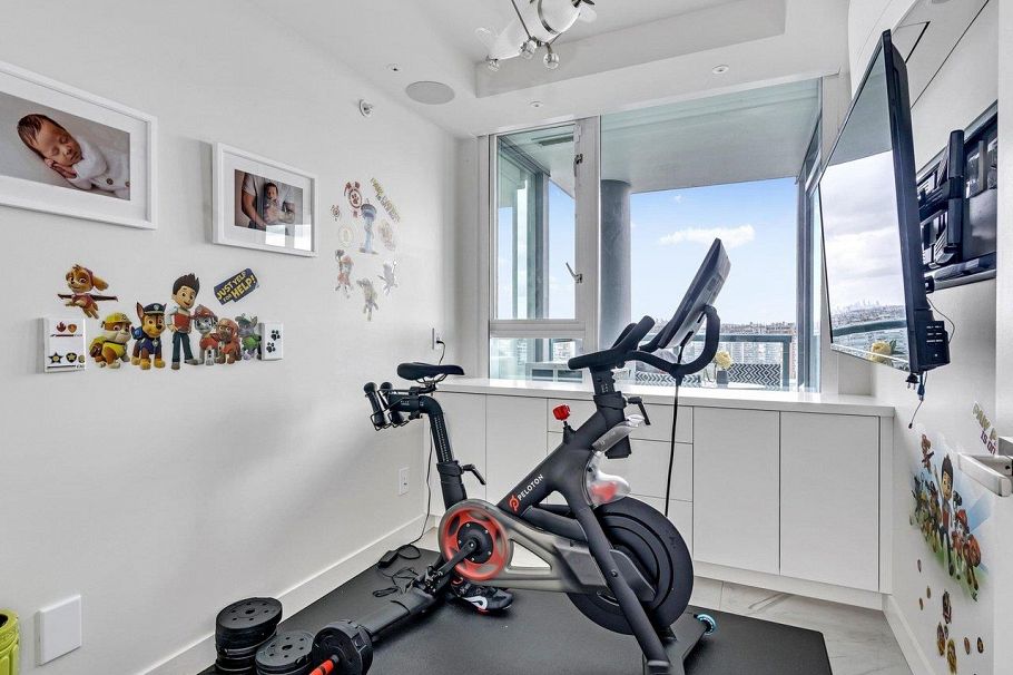 2105 1033 Marinaside Crescent Vancouver, BC - 17