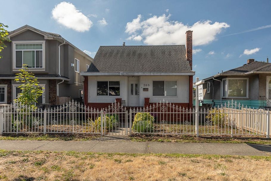 380 E 58th Avenue Vancouver, BC - 3
