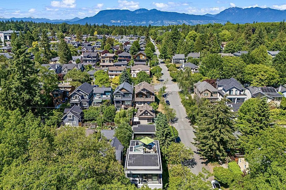 4001 W 32nd Avenue Vancouver, BC - 40