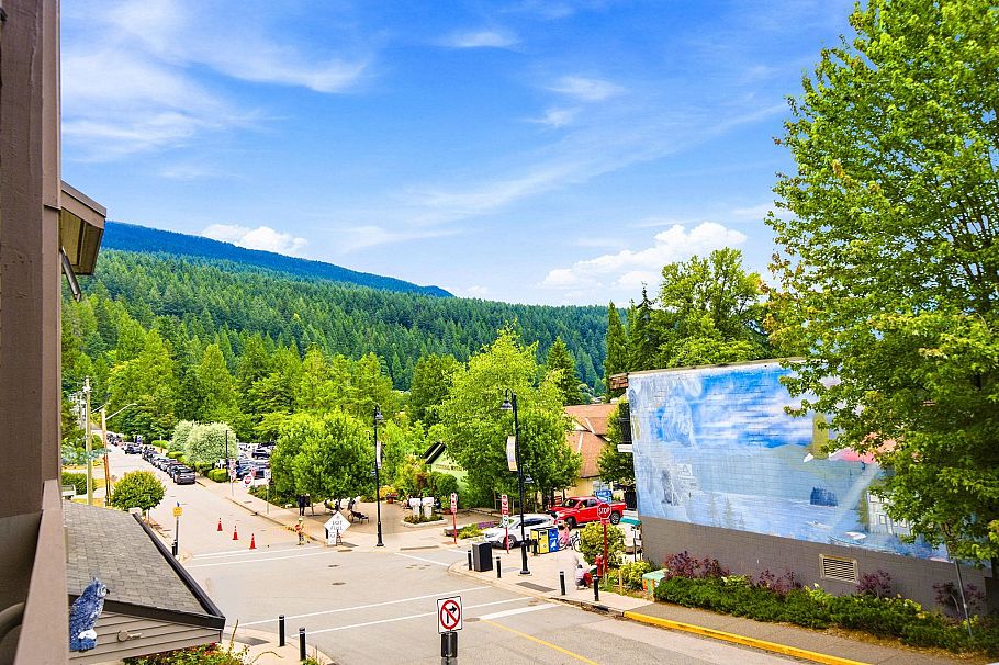 104 2181 Panorama Drive North Vancouver, BC - 24