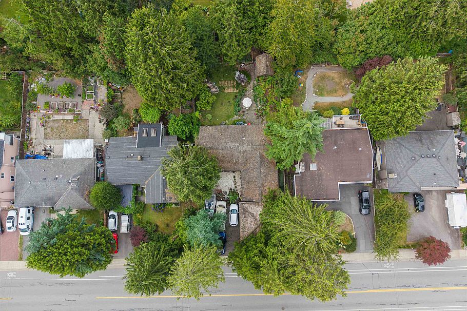 886 E 29th Street North Vancouver, BC - 2