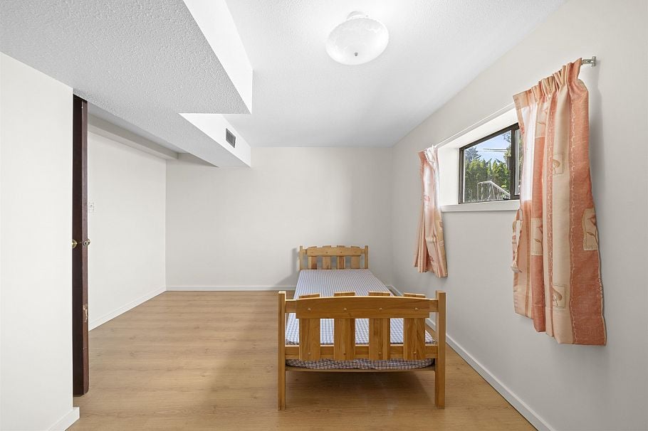 942 Nanaimo Street Vancouver, BC - 18
