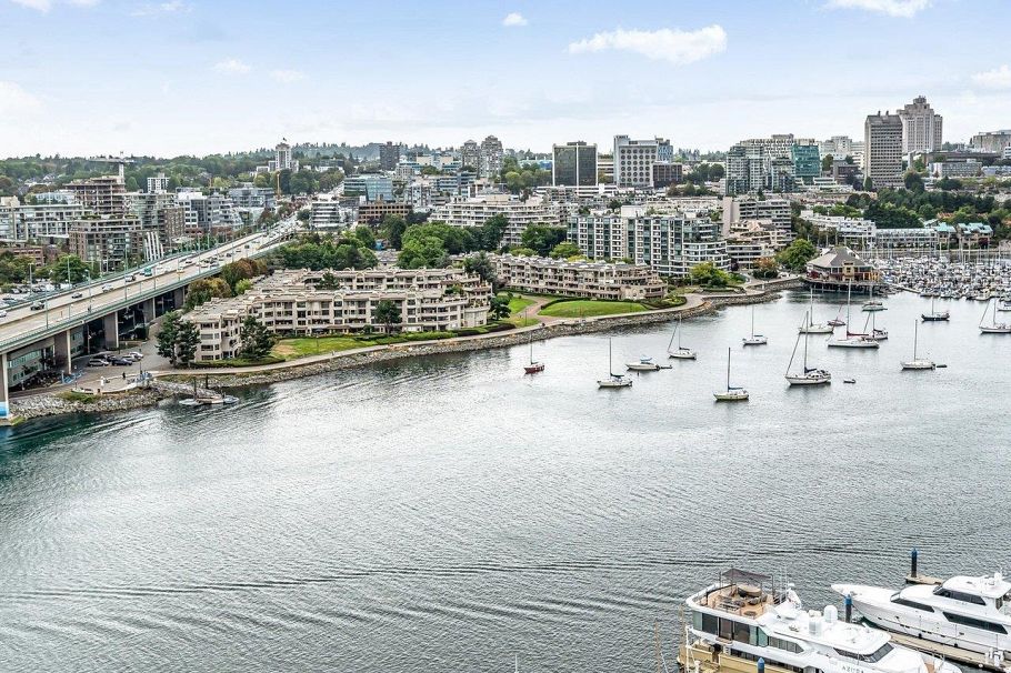 2105 1033 Marinaside Crescent Vancouver, BC - 12