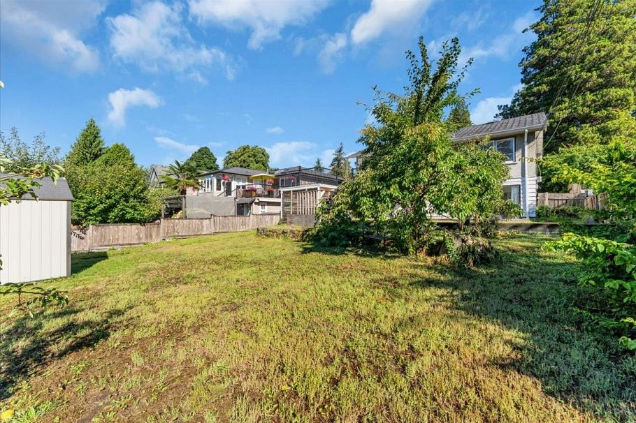135 E 27 Street North Vancouver, BC - 25