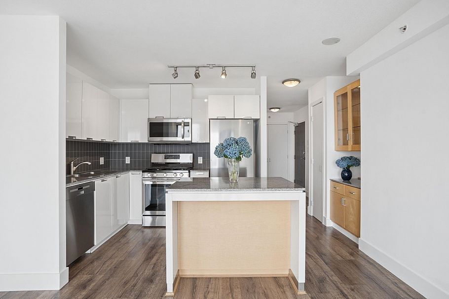 903 151 W 2nd Street North Vancouver, BC - 11
