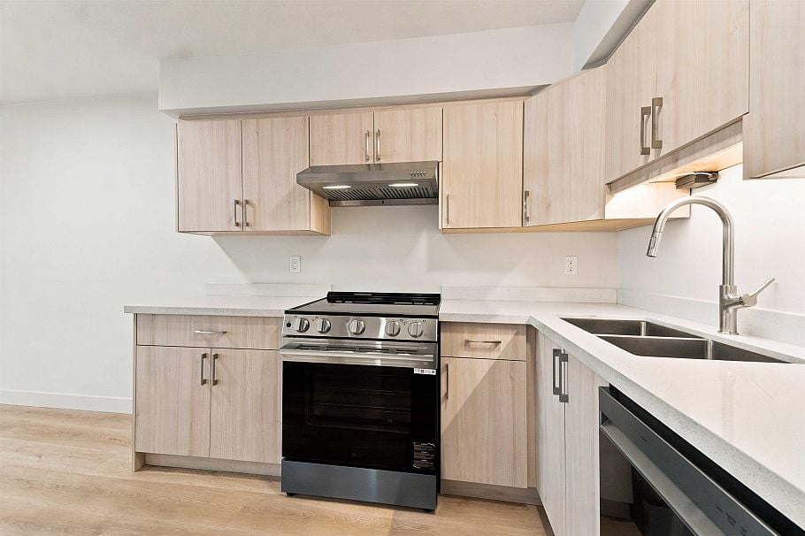 301 2928 Commercial Drive Vancouver, BC - 26