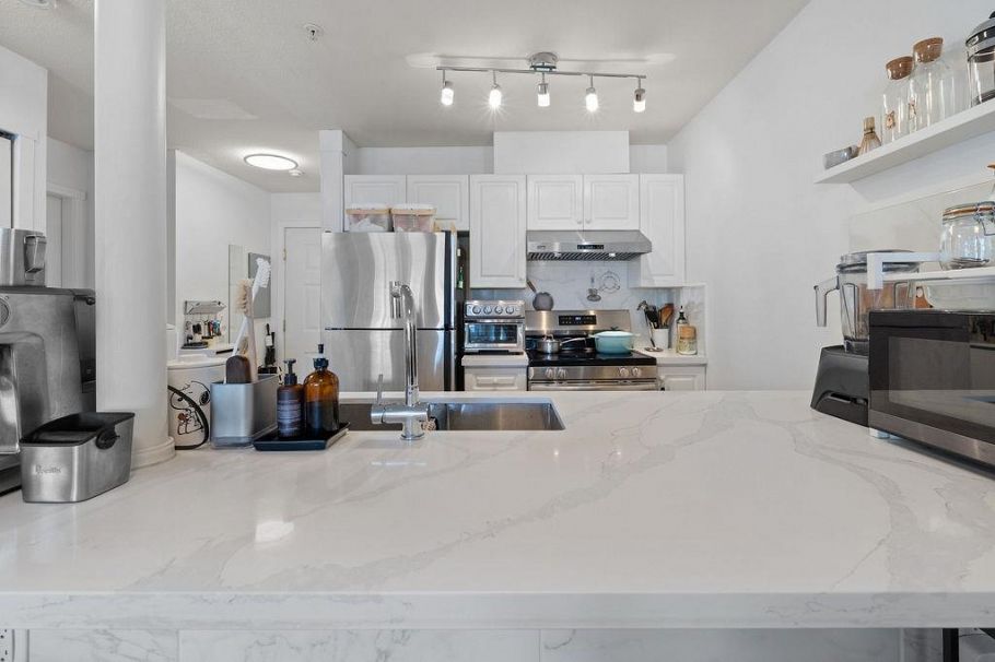 211 3628 Rae Avenue Vancouver, BC - 4