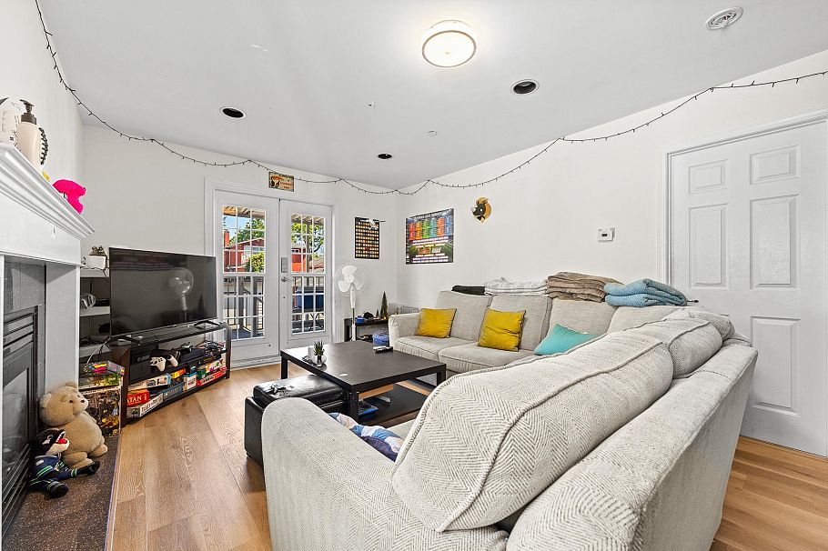 3279 W 11th Avenue Vancouver, BC - 6