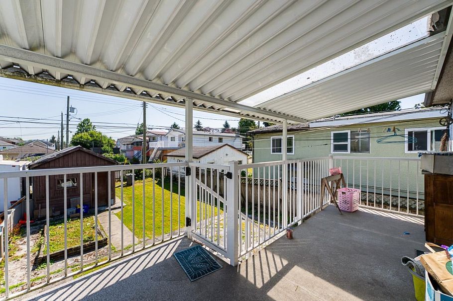 942 Nanaimo Street Vancouver, BC - 11