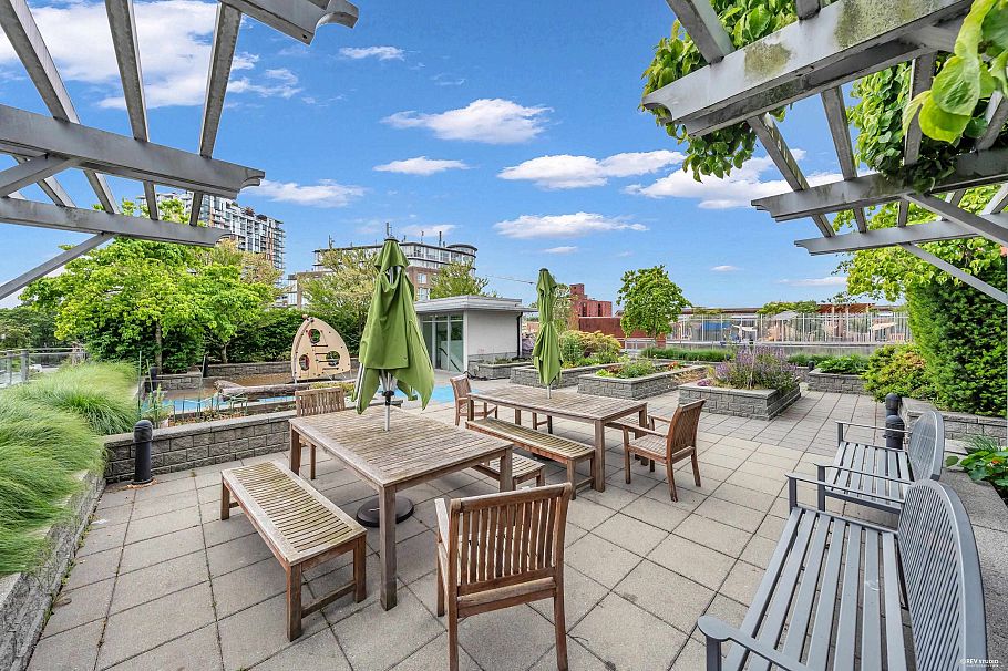 208 2321 Scotia Street Vancouver, BC - 35