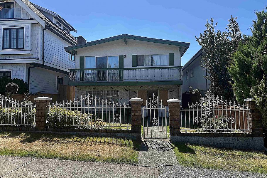 3126 E 20th Avenue Vancouver, BC - 1