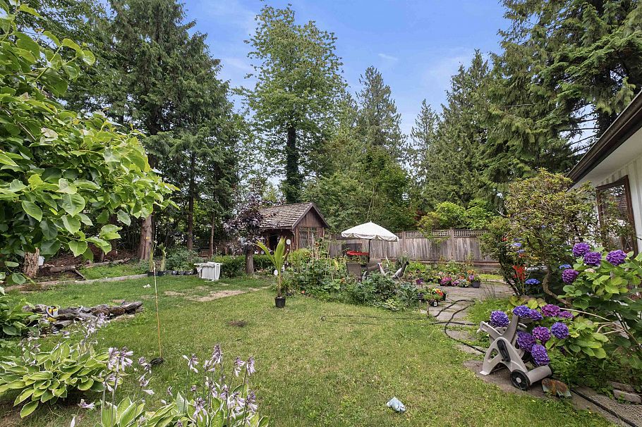 886 E 29th Street North Vancouver, BC - 25