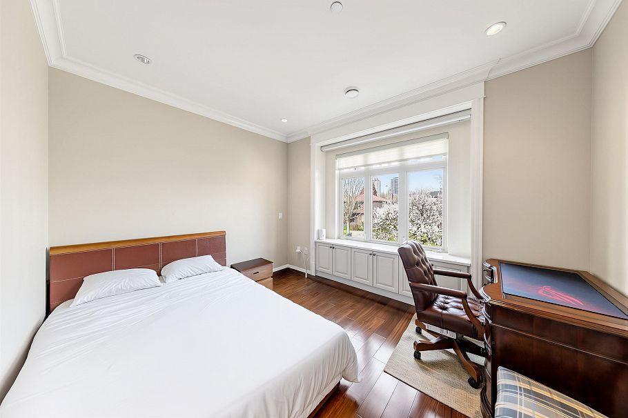 172 W 46th Avenue Vancouver, BC - 2
