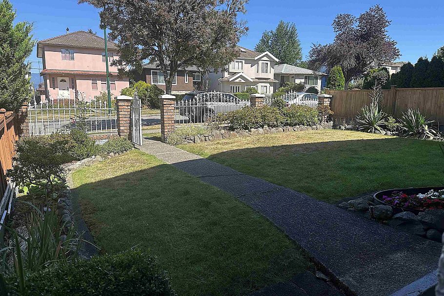 3126 E 20th Avenue Vancouver, BC - 2