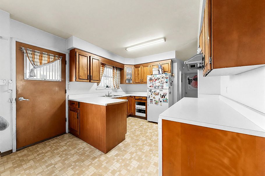 6987 Balmoral Street Vancouver, BC - 10