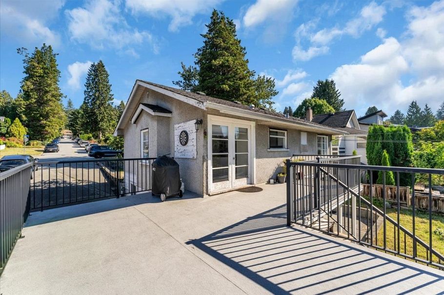 135 E 27 Street North Vancouver, BC - 12
