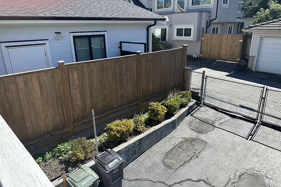 3126 E 20th Avenue Vancouver, BC - 27