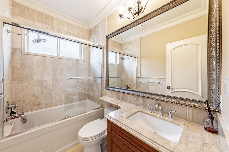 172 W 46th Avenue Vancouver, BC - 3