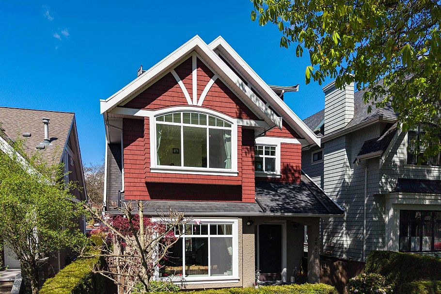 2911 W 35th Avenue Vancouver, BC - 3