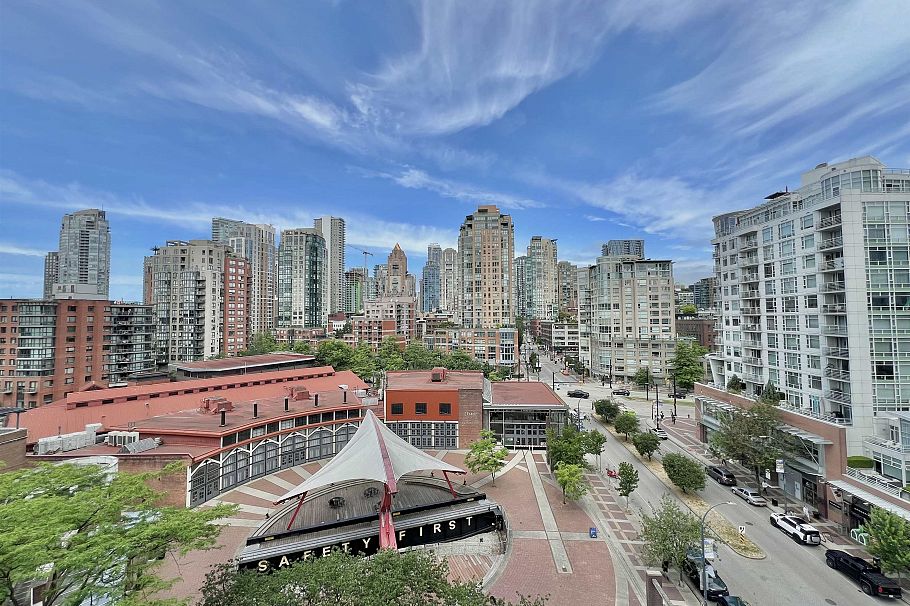 1002 1201 Marinaside Crescent Vancouver, BC - 21
