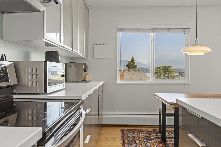 307 2335 York Avenue Vancouver, BC - 7