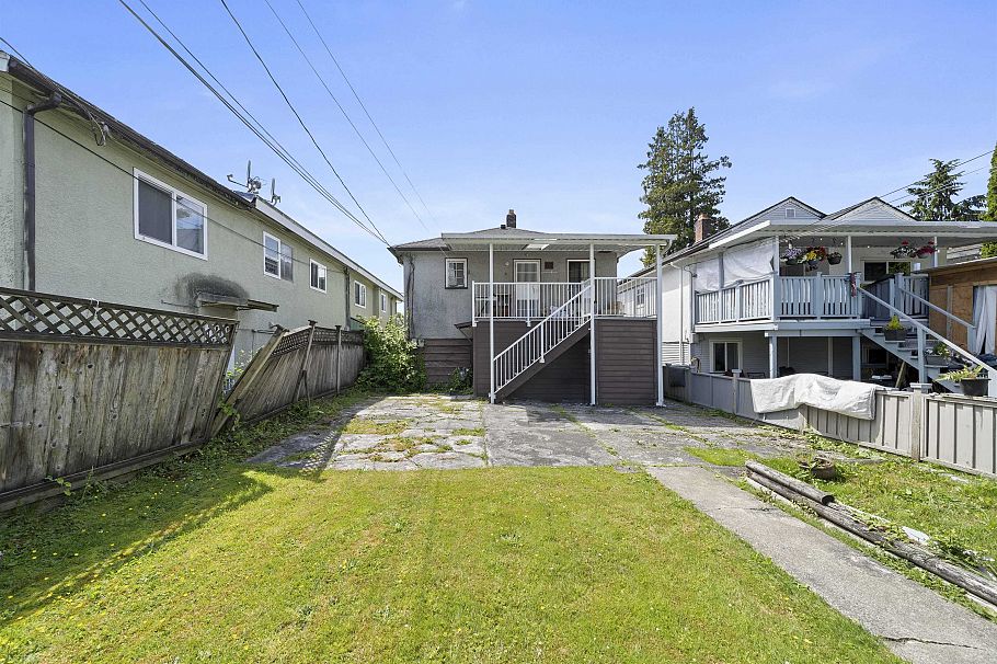 942 Nanaimo Street Vancouver, BC - 24
