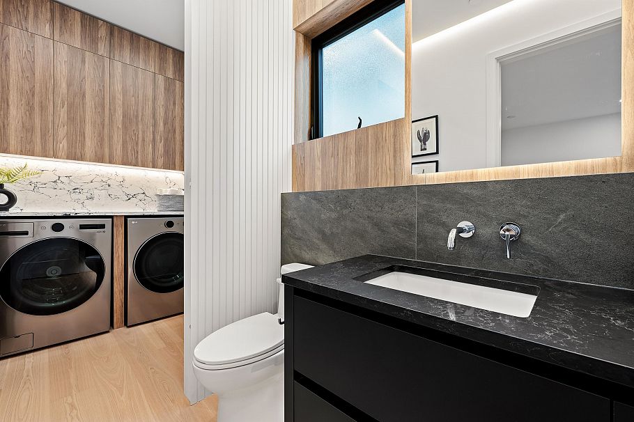 2 5034 Granville Street Vancouver, BC - 35